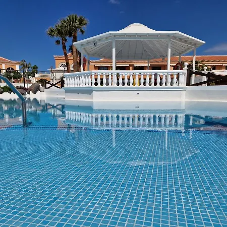 Seaside Haven: Vistas With Pool And Ocean Views Apartment