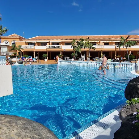Playa Vistas With Breathtaking Sea View, Only 100 M To The Sea, Heated Pool, Aircondition, Wifi Playa de las Américas