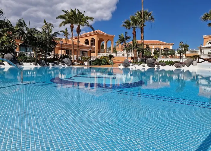 Seaside Haven: Vistas With Pool And Ocean Views Apartment Playa de las Americas (Tenerife)